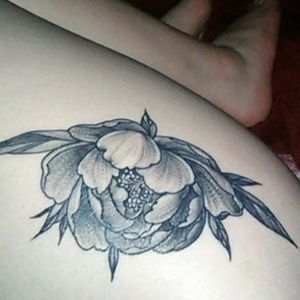 My fourth tattoo, a peony flower on my right thigh.#flowers #flowertattoo #floral #blackandgreytattoo  #peony #thightattoos 