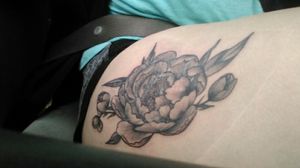 A peony flower on my left thigh! #flowers #flowertattoo  #floral  #blackandgreytattoo  #peonies  #peony #thightattoos 