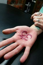 Lil palm banger @hellhound_tattoostudio @worldfamousink @neotatmachines @electricink @tattooaddictsouthafrica #tattoopia #tattoos #girlswithtattoos #tattooed #tattooartist #tattooart #tattooedgirls #biceptattoo #instatattoo #tattoolife #tattoodesign #floraltattoo #tattooflowers #tattoogirl #tattooedgirl #peonytattoo tattoo #indievideo #tattooinspiration #legpiece #tattoomodel #tattoosofinstagram #blacktattoo #linetattoo #timelapse #timelapsetattoo #traditional #darkink #blacktattoo #abstract #dotwork