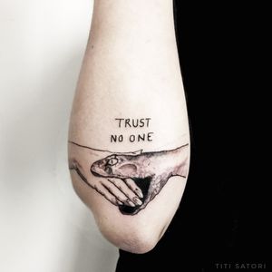 Trust no one . . . . . . #titisatori_tattoo #tattrx #tattoo #tattoosketch #barcelonatattoo #artofblack #QTTR #finelinetattoo #ink #lovettt #qpocttt #turtle #lineworktattoo #tattoocanarias #darktattoo #freelove #londontattoos #txttoo #turtletattoo #blkttt #contemporarytattooing #inked #ttt #tttism #delicatetattoo #txttoo #skindeep #blxckink #berlintattoo #singleneedle