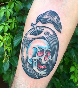 #Skull and #apple by @Jaeconnor