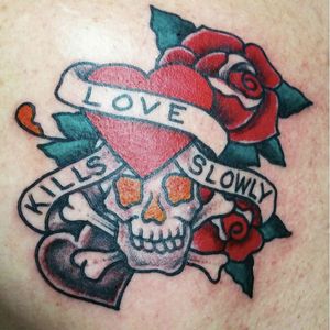 Skull and roses by Vinny #coneylslandvinnytattoo #coneyislandvinny #traditional #skullandroses #lovekillsslowly #brooklyntattooartist #brooklyntattooshop #nyctattooartist #skull #roses