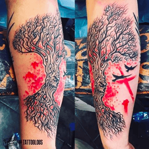 Awesome living tree with a touch of red done by dannyboytats, Huntington #blackandred #huntington