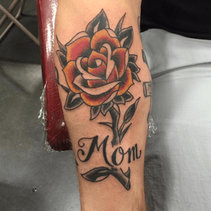 Awesome tattoo done by Mick at the Virginia Beach Tattoo Fest.
#virginiabeachtattoo #mick #rose #mom #lettering 