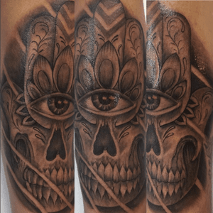 Hamsa skull by Mariano Gonzales #hamsa #art #hamsatattoo #skull #hamsaskull #blackandgrey #brooklyn #ny #tattoostudio #tattooartist #tattoosbyMariano