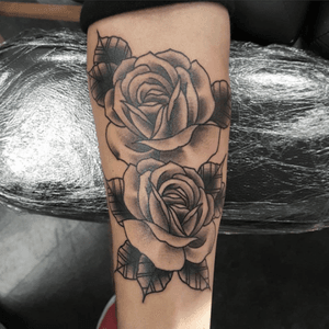 Roses by Justin Zak
#contemporary #statenislandtattooshop #statenislandtattooartist #nyctattoo #linework #rose #roses #flower #flowers #blackandgrey