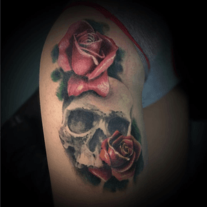 Thigh piece. Skull and roses. Yes.... we do walk-ins!!!! #skull #roses #hardknoxtattoo #realism 