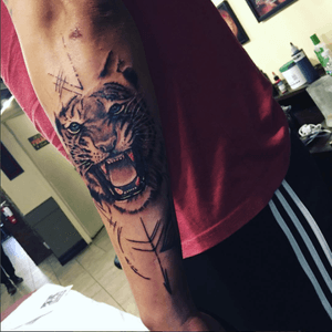 Tiger done by Erick Diaz #tiger #face #arrow #tatuajes #tattoos #tigertattoo #art🎨  #LES #inborntattoonyc #inborn #inborntattoo #erickdiaztattoos #cheyennecartridges #cheyenneprofessionaltattooequipment