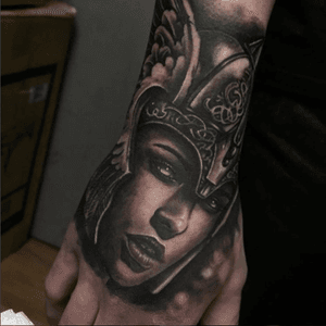 Frauen oberarm tattoos