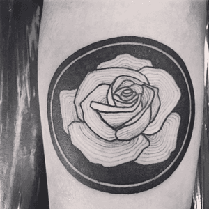 Awesome rose blackwork tattoo done by r3voloottat!!! #blackwork #rose #circle #geometric #linework 
