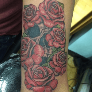 Skull and roses tattoo at sunnysidetattoo, repost esmoojee. #skull #roses #flowers #flower #drawing #illustration #color #colortattoo #realism #design #tattooedgirl #nyctattoos #sunnysidetattoo