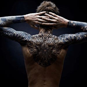 Awesome geometric back piece #geometric #blackwork #backtattoo