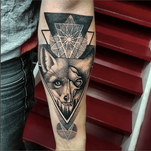 "Fox" First session #smalltattoos #sketch #sketching #amsterdam #alvarodiazdelgadotattoos #dotworktattoo #mandala #blackwork #geometric #illustration #foxtattoo #fox #skulltattoo #foxskulltattoo #dotworksleeve #diazdelgadotattoos