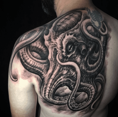 ...Biomechocto... @jeremiahbarba #biomech #octopus #conclaveartstudio #darkart #freehand #biomech_collective