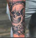 #Skull and #roses are never a bad choice