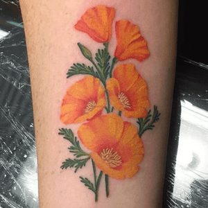 @emilygeiger does some pretty awesome color work too! Her flowers are amazing!!! 
#poppytattoo #poppy #flowertattoo #latattoo #colorrealism #cutetattoos #losangeles #timelesstattoola #california