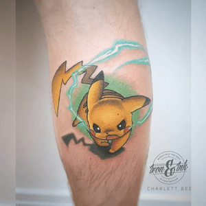 Had so much fun with this Pikachu 😍 can't wait to add a buddy for him on the other calf 🤘🐝
#colortattoo #colourtattoo #awesome #art #bodyart #pikachu #pikachutattoo #pokemongo #pokemon #pokemontattoo #newschool #newschoolnation #sorrymom