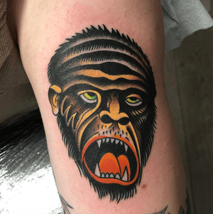 #ralphjohnstone lives!!!! Chicagorilla off the walls of #greatlakestattoo #walkupclassic #chicagogorilla #thesolidink