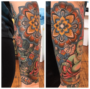 Some cover up Buddha action. #noblehandtattoo
#flowers #color #Tattoooftheday 