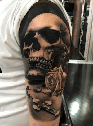 Skull... #napoliink
#tatts#tattoos#tattoo#tattooskull#skulltattoo#skull#tattooart#tattooartist#tattooer#tattooartist#tattoonapoli#tattooink#ink#inked#thebesttattooartist #thebesttattoo #realistictattoo #realisticink #realistic#blackandgrey #blackandgreytattoo