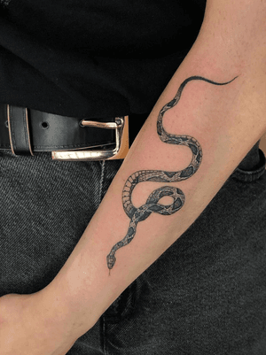 Small snake tattoo by Kane Trubenbacher #minimalistic #snake 
