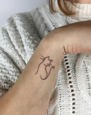 Cat outlines for Alice and her sis 🐱 #blackwork #ink #inked #inkedup #inkedgirls #love #girlswithtattoos #london #fineline #tattooist #cat #1322tattoo #paolameyertattoo #blackworkers