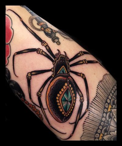 Spider to fill the last spot on Paula's sleeve. 🕷🕸🕷🕸 #kingsavetattoo #spidertattoo