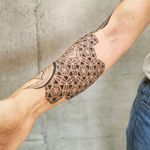 Another step on this collaboration project on my amazing friend @fabiola_colagiacomo 🙏 . . . . #dotworktattoo #dotwork #ornamental #ornamentaltattoo #geometrictattoo #patterntattoo #geometricpattern #sleevetattoo #sleeveinprogress #collaborationtattoo #tattooritual #tattooarm #cloudstattoo #sacredgeometrytattoo #tattooedgirls #tattooart #tattoolondon