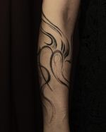 All handpoked • Abstract flow design - Not revealing the idea behind, you be the judge :) Done at @fridaystattoohk DM/booking form to book your custom design. #handpoke #handopoketattoo #handpokelondon #handpokeartist #handpokeflash #stickandpoke #stickandpoketattoo #flashtattoo #TattooInspiration #abstract #flowytattoo #customtattoo #londontattoo #londonhandpoke #hongkongtattoo #hongkonghandpoke #紋身 #香港紋身 #手刺 #手工紋身 #手彫紋身