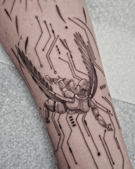 A fine line realism style Cyborg Icarus, and the fatal flight too close to the sun. Made to match a robotic Creation of Adam tattoo on the other forearm.
I'd really love to take on more projects in this style, so pleeeease get in touch if you fancy something similar!