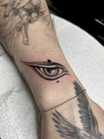 Minimalist Eye