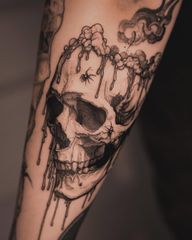 Skull candle for Mandy 💀🕯 Done at @muka_studio . . . . #skulltattoo #candletattoo #skullstattoo #darktattoo #dotworkers #tatuaje #тату #graphictattoo #polishtattoo #neotraditional #dotworktattoo #lamadelray #tatuaż #tattoo #tattooartist #illustrationtattoo #krakowtattoo #polandtattoos #tattoos #fineline