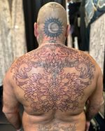 First session of lines for this blast over Thank you big boy @markhurt850 Strong as usual 💪 . . . . #balstover #ornamentaltattoo #blackwork #linestattoo #backtattoo #tattooart #tattoo #londontattoo