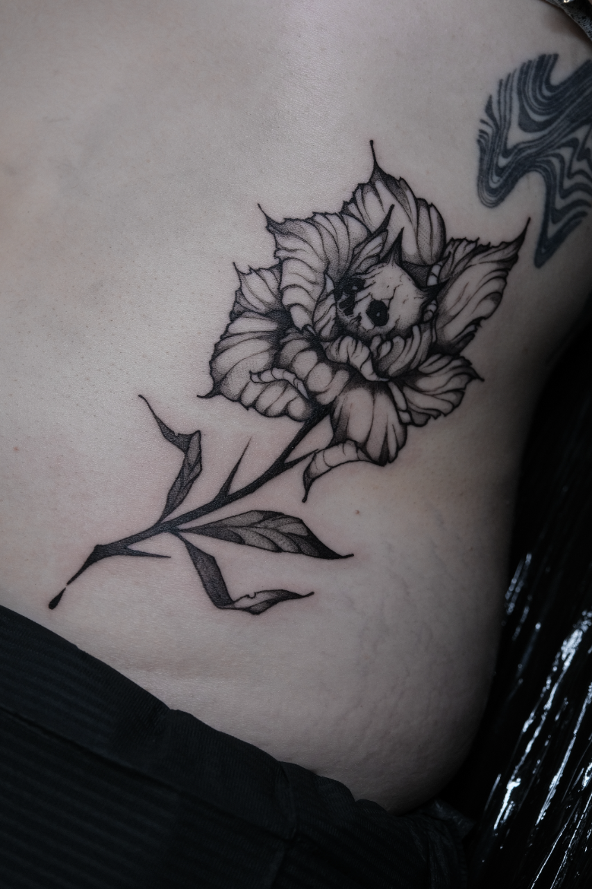 Gothic Flower Tattoos - Dark Floral Designs • Tattoodo, image size:853x1280