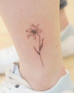 Małe kwiatki są niesamowicie satysfakcjonujące. Pomimo długich terminów, na małe kwiatki zawsze znajdzie się szybszy termin. . Zrobione w @panterabydgoszcz . #tattoo #tattooed #dotwork #dotworktattoo #blacktattoo #blackwork #blackworktattoo #blackworkers #blackworktattoo #poland #polishtattoo #polishink #polandtattoos #polandtattoos #bydgoszcztattoo #nottinghamtattoo #creativetattoos #panterabydgoszcz #panterastudio #fineliners #finelinetattoo #finelinetattooart #finelineflowerstattoo #devinetattoos