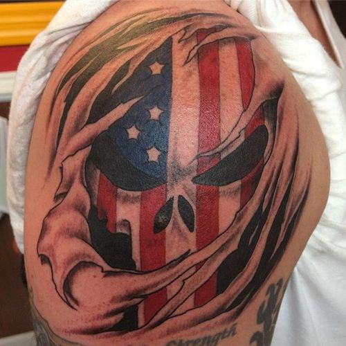 Skull/American flag tattoo #gregfly #gregflyinc #islip #eastislip #brightcolortattoos #boldlinetattoos #tattooamerica #america #skull #flag