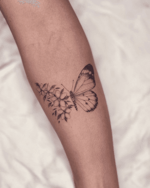 Floral tattoo style