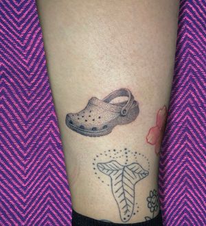 Unique black and gray dotwork crocs tattoo by Rachel Howell combining micro-realism and hand-poke techniques.
