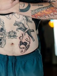 dybuk ink | tatuaż | frida | portret | dotwork | graficzny | kraków Frida dla @karolgwizd dziękuję bardzo! #dybukink #dotworktattoo #tatuażgraficzny #fridatattoo #krakowtattoo