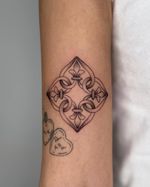 Intertwined Ornamental Knot