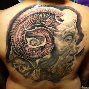 Another back piece in progress by Tony Ramirez.
We host the top tattoo artists from all over the world.. #realism #CaliforniaTattoo #Melrose #LAtattoo #blackandgray #backpiece 
#RadiantColorsInk