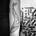 La ballena es símbolo de creatividad,sabiduría y bondad, gracias. Artista Solei Pluma #whale #ballena #madridtattoo #madrid #lapieltattoo #blackandgrey