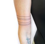 Minimalist Armband Lines