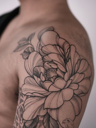 Peony as part of the sleeve 