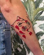 A feminine tiger with red hearts and clean lines. 
