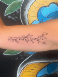 A very cute sentimental custom design for the lovely Erin’s first tattoo @erinboutsiavaras - Thank you so much for the honour Erin, it was wonderful to meet you. - #customtattoo #herecomesthesun #musicnotetattoo #orpingtontattoo #bromleytattoo #femaletattooist
