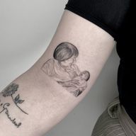 The smell of sea air, fresh laundry, and coffee always takes me back to moments like these—two generations, bound by love and simple joys. ? @_sophienewman thanks ? • @thelondonsocial Dm to book • • • #thelondonsocial #tattoo #finelinelondon#tattooartist #londontattooartist #microrealism #portraitminiature