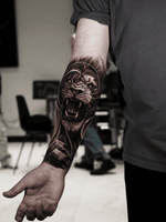 Realism / Surrealism , black & gray. Horror/Scary theme. Arm, forearm / upper arm / bicep. Leg, quad /calf / chest / back / stomach. ————————————————————— Realismo/Surrealismo, negro y gris. Temática de terror/miedo. Brazo, antebrazo/brazo superior/bíceps. Pierna, cuádriceps/pantorrilla/pecho/espalda/abdomen. Times-Square, NYC: #Times Square #NewYork #Manhattan #Latino Artist #Professional Artist #Tattoos #BlackandGray #LargeTattoos #MediumTattoo 