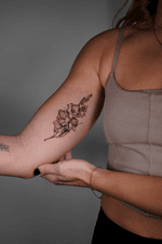 #microrealism #blackandgray #floral