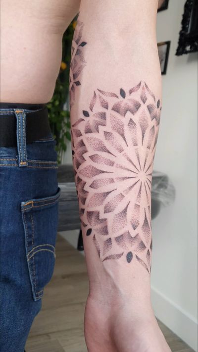 Forearm dotwork mandala beautifully executed with a perfect technique that shows a soft fading of the dots creating this unique mandala #dotwork